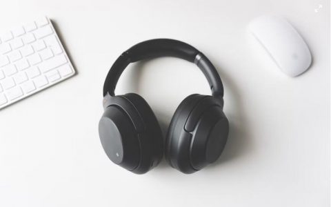 如何通过蓝牙连接索尼耳机、耳塞和音箱